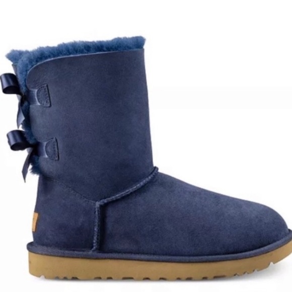 UGG Bailey Bow II boots in navy. Sz 6 - Picture 2 of 11